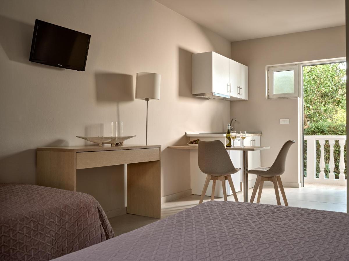 Katerina Studios Tsilivi  Luaran gambar